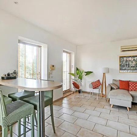 Apartman 2 Bedroom Lovely In *