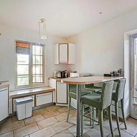 2 Bedroom Lovely In *