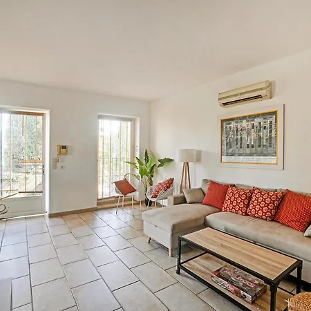 Apartman 2 Bedroom Lovely In Nîmes