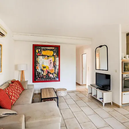 2 Bedroom Lovely In * Nîmes